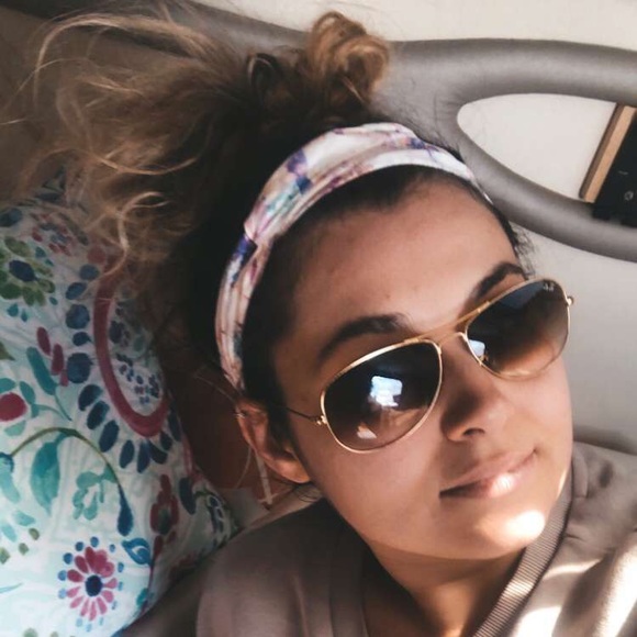 Meet your Posher, Brianna - Picture 2 of 3